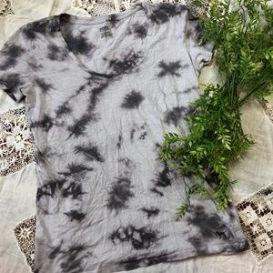 PINK Victoria's Secret Tye Dye T-Shirt XS White Grey Purple V-Neck
